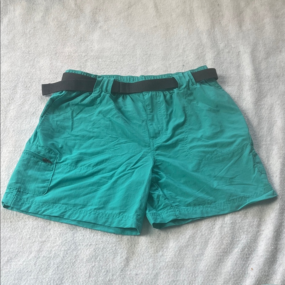Columbia Teal Outdoor Women's Shorts with Black Belt